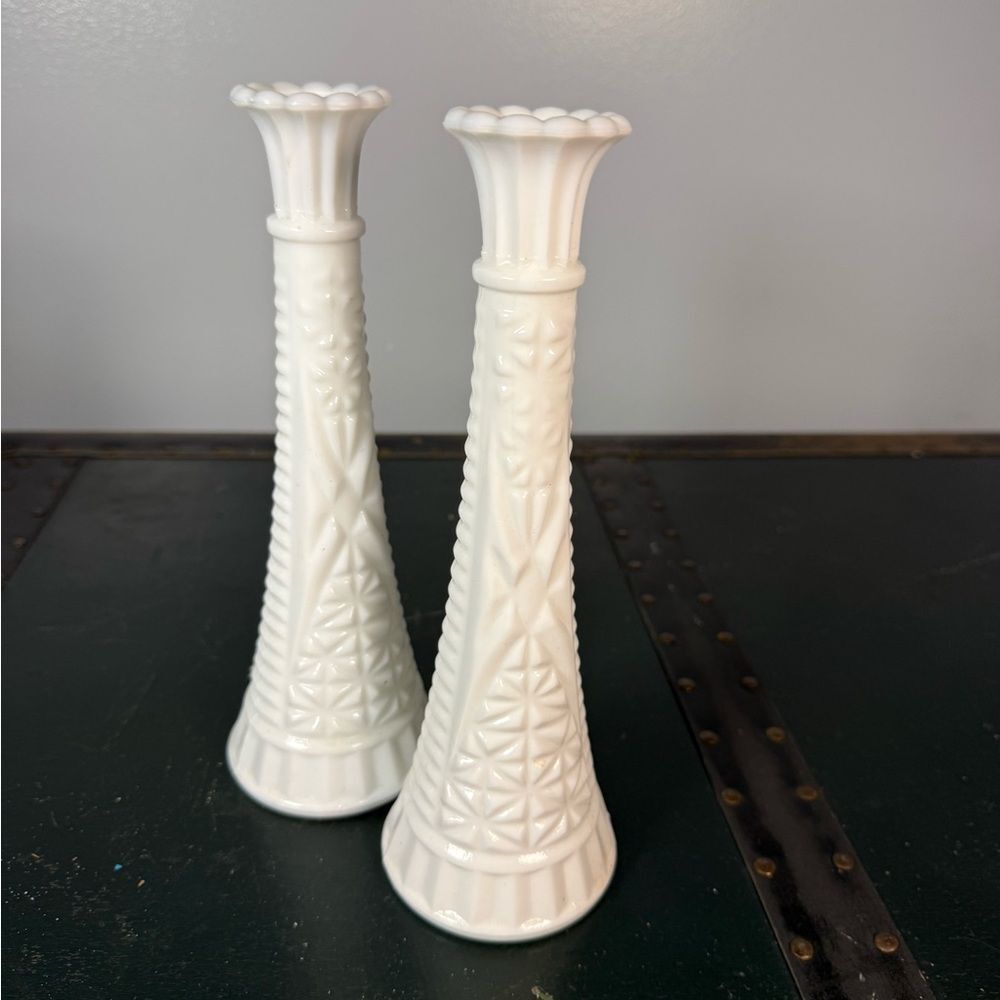 2 Vintage Anchor Hocking Stars and Bars Basic White Milk Glass Bud Vase Large.